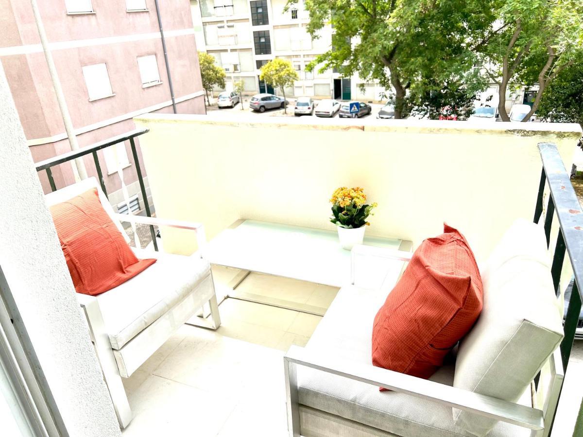 Almada Big Flat Next To Lisbon And Caparica Beach Экстерьер фото