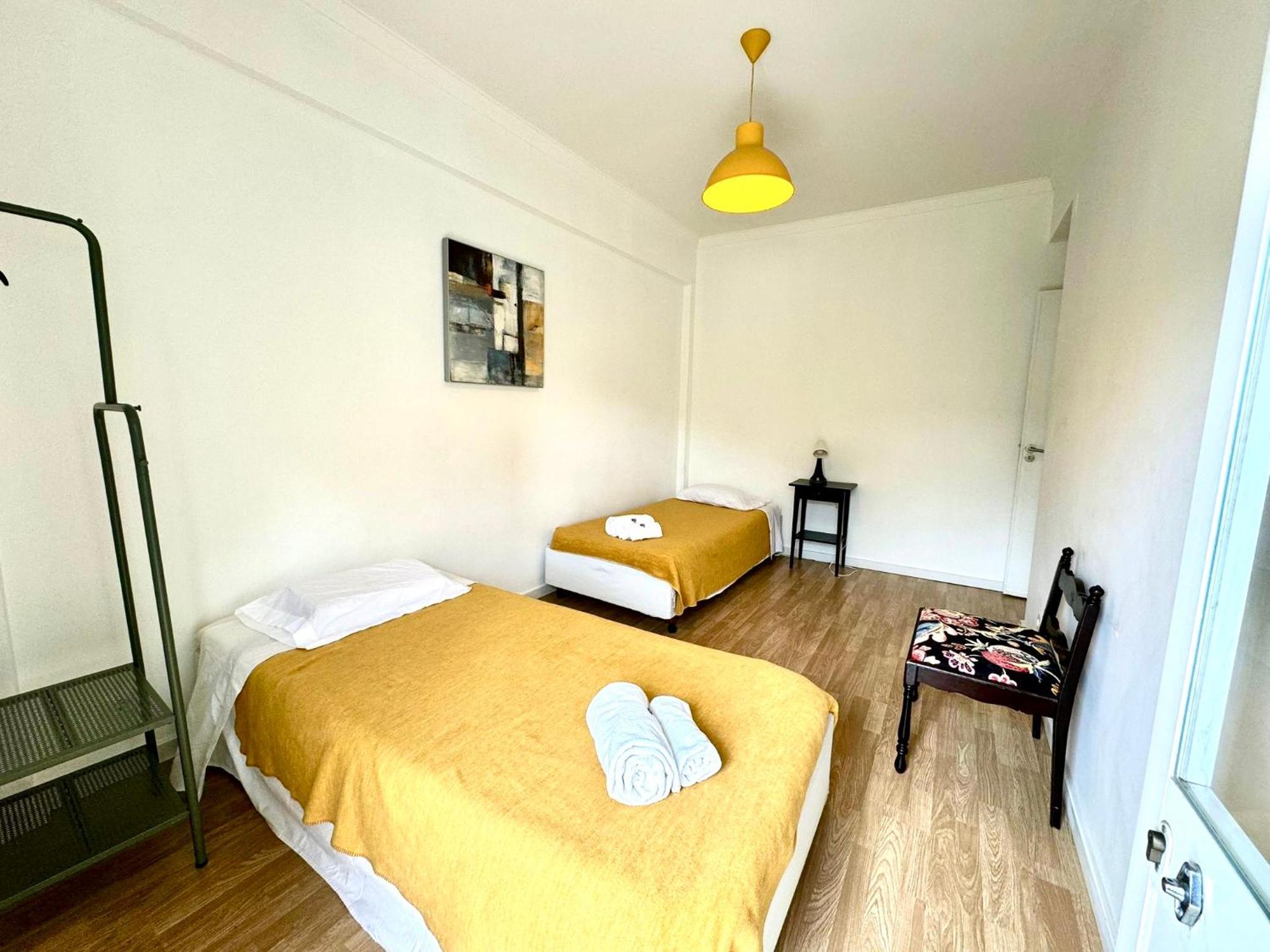 Almada Big Flat Next To Lisbon And Caparica Beach Экстерьер фото