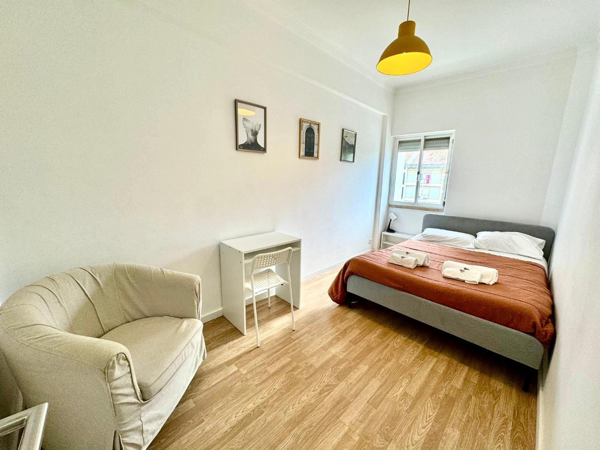 Almada Big Flat Next To Lisbon And Caparica Beach Экстерьер фото