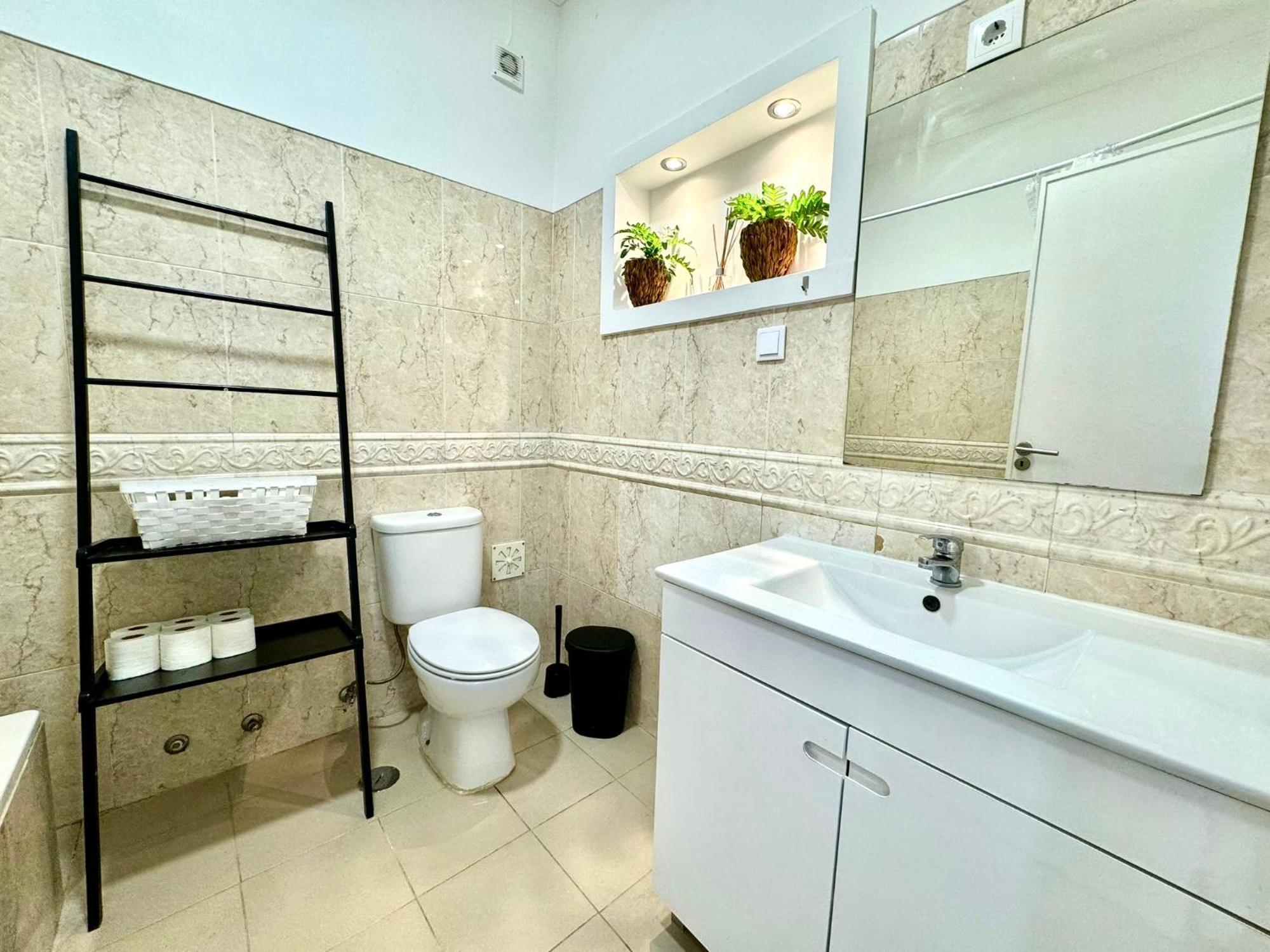Almada Big Flat Next To Lisbon And Caparica Beach Экстерьер фото