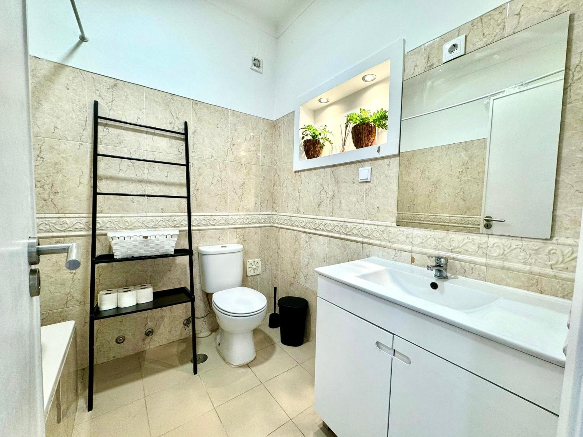 Almada Big Flat Next To Lisbon And Caparica Beach Экстерьер фото