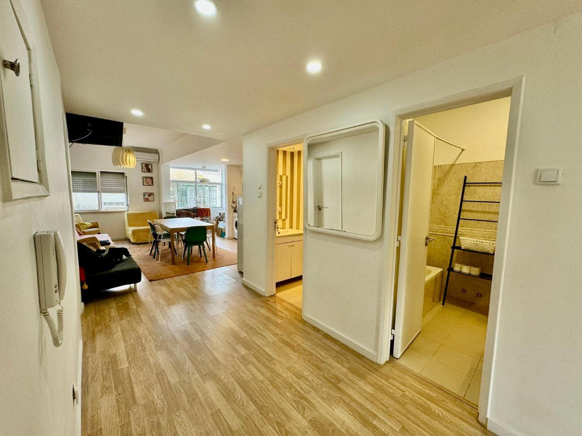 Almada Big Flat Next To Lisbon And Caparica Beach Экстерьер фото