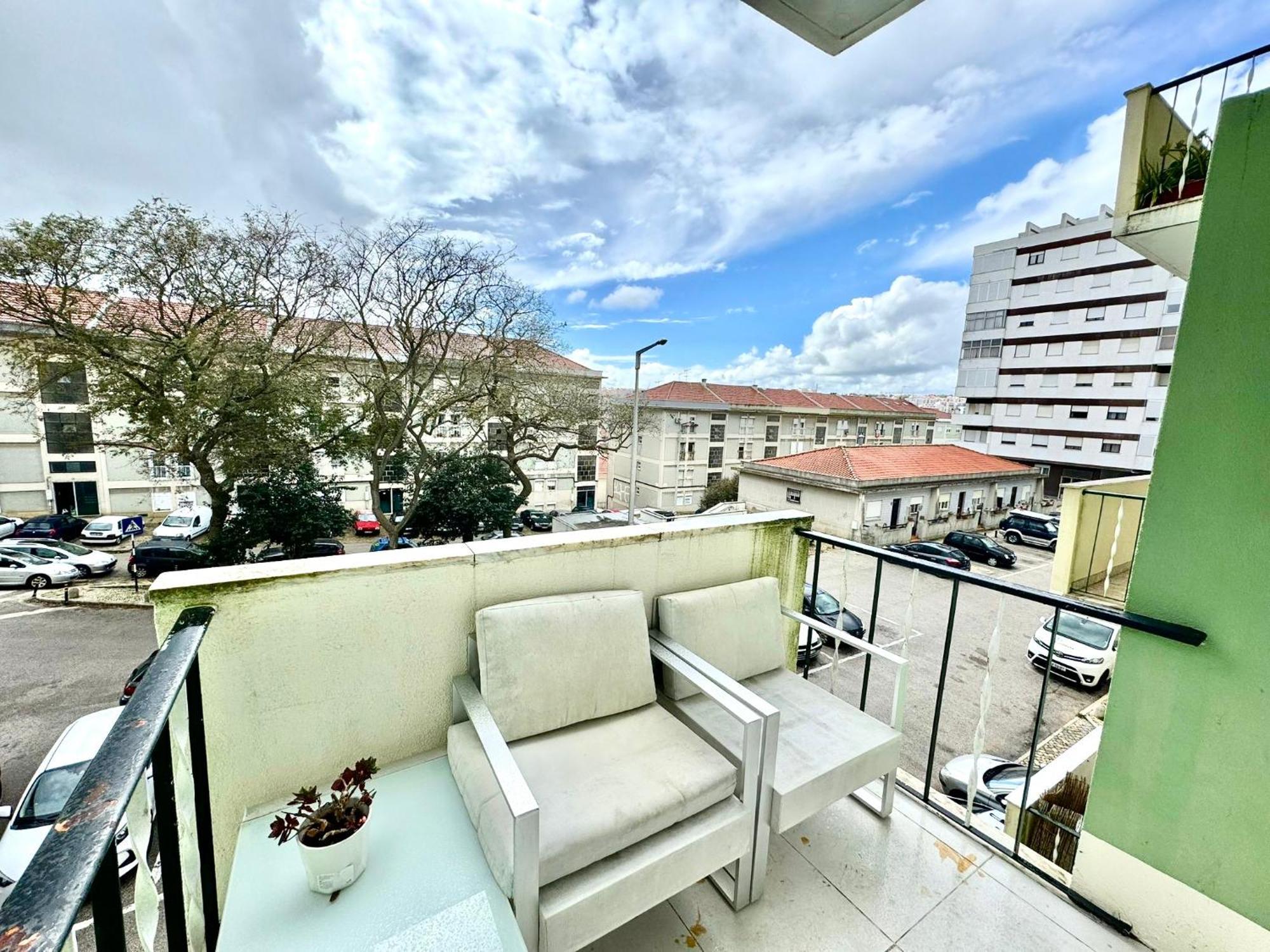 Almada Big Flat Next To Lisbon And Caparica Beach Экстерьер фото